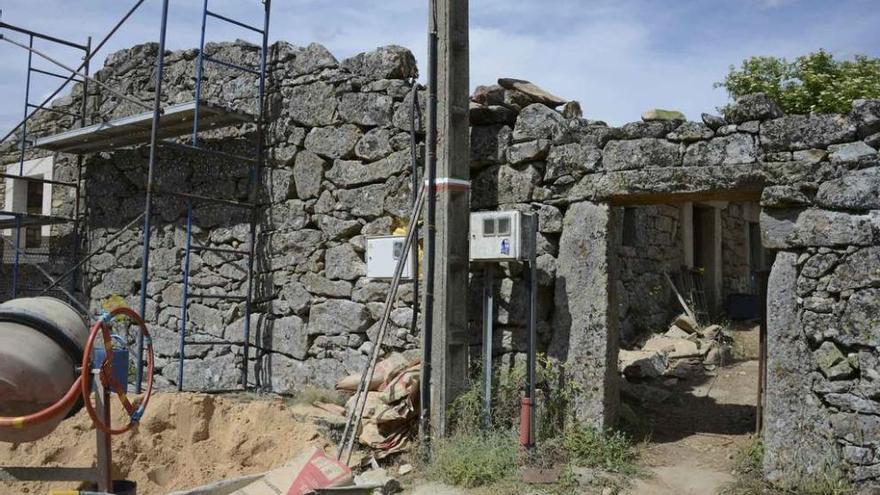 Corral concejo de Cozcurrita que será convertido en albergue .