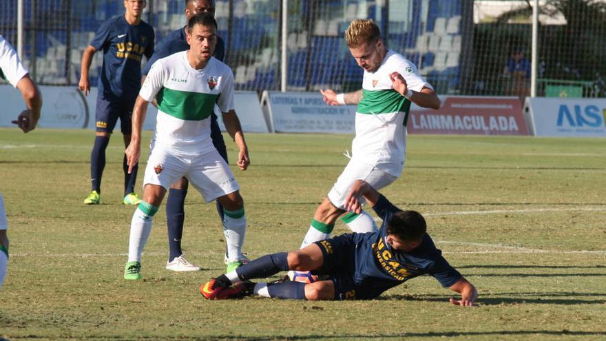 El Elche pierde ante el UCAM con un gol en la recta final del encuentro