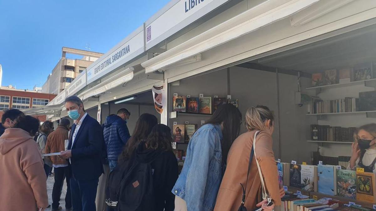 Una imagen de la Feria del Libro de Alicante el pasado año.