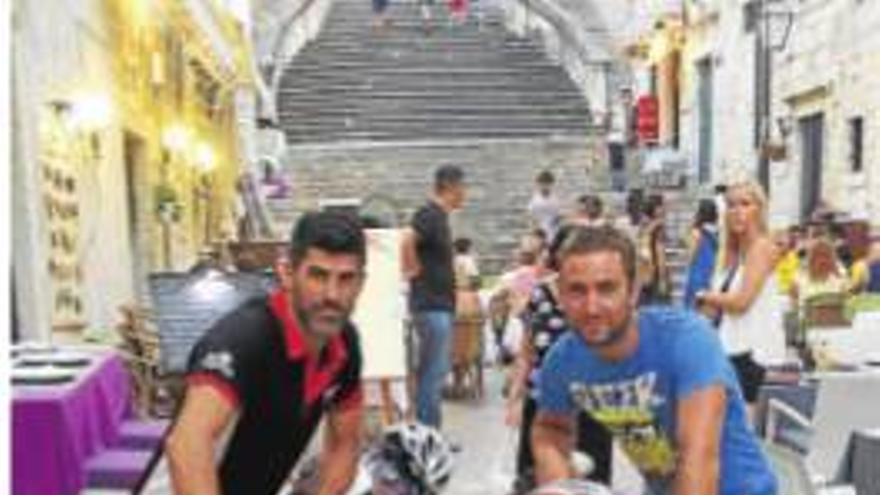 De Estambul a Gibraltar montados en sus bicicletas