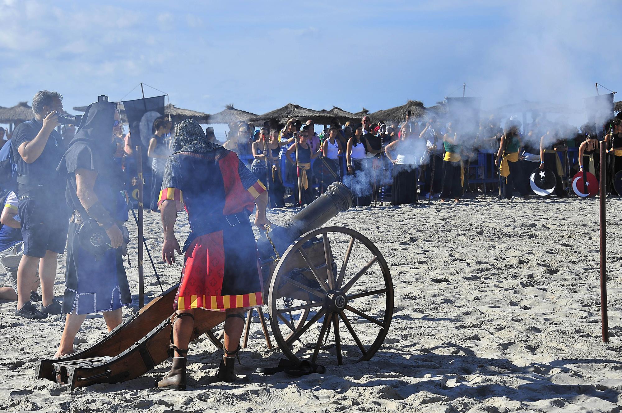 FIESTAS SANTA POLA. Asalto moro en la playa de Levante.