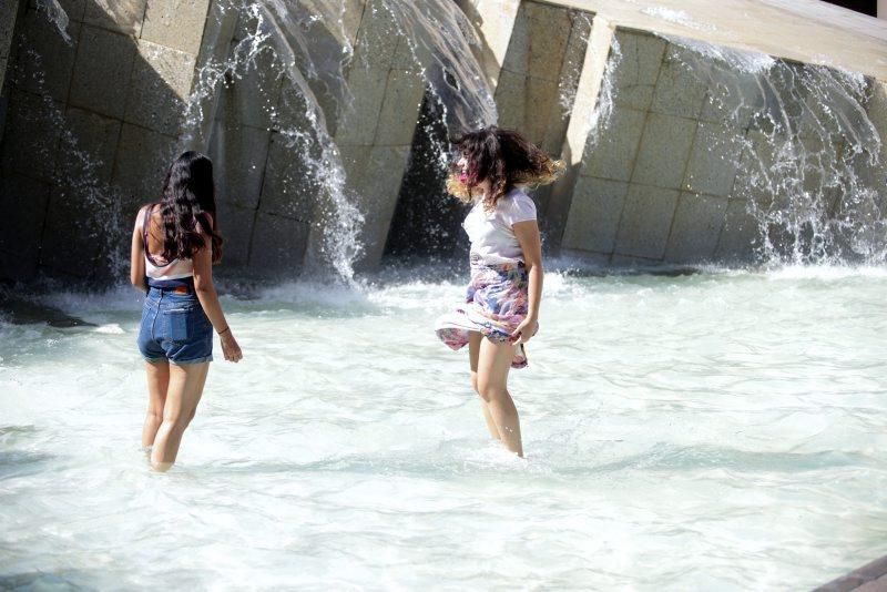 Las mejores imágenes de la ola de calor en Zaragoza