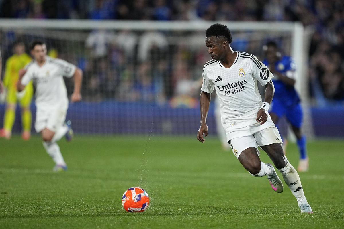 Vinicius Junior of Real Madrid in action during the Spanish League, LaLiga EA Sports, football match played between Getafe CF and Real Madrid at Coliseum de Getafe stadium on April 23, 2025, in Getafe, Spain. AFP7 23/04/2025 ONLY FOR USE IN SPAIN. Oscar J. Barroso / AFP7 / Europa Press;2025;SOCCER;SPAIN;SPORT;ZSOCCER;ZSPORT;Getafe CF v Real Madrid - LaLiga EA Sports;