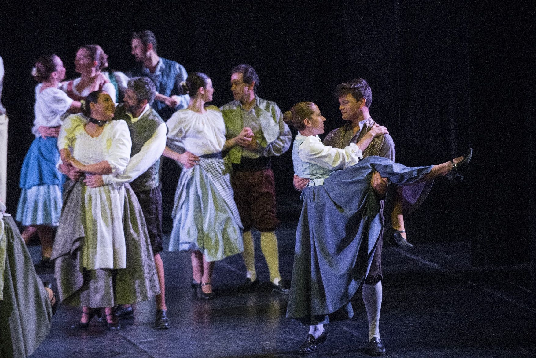 Les imatges de l'espectacle «L'hostal de l'oreneta» del Casal Cultural Dansaires