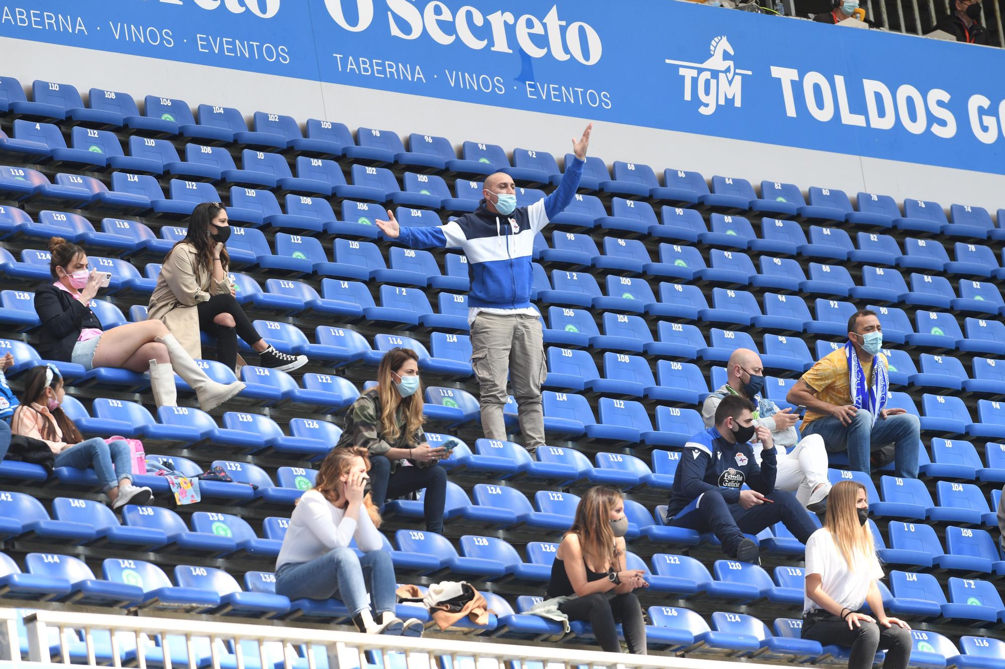 Recibimiento previo y decepción final de la afición en Riazor