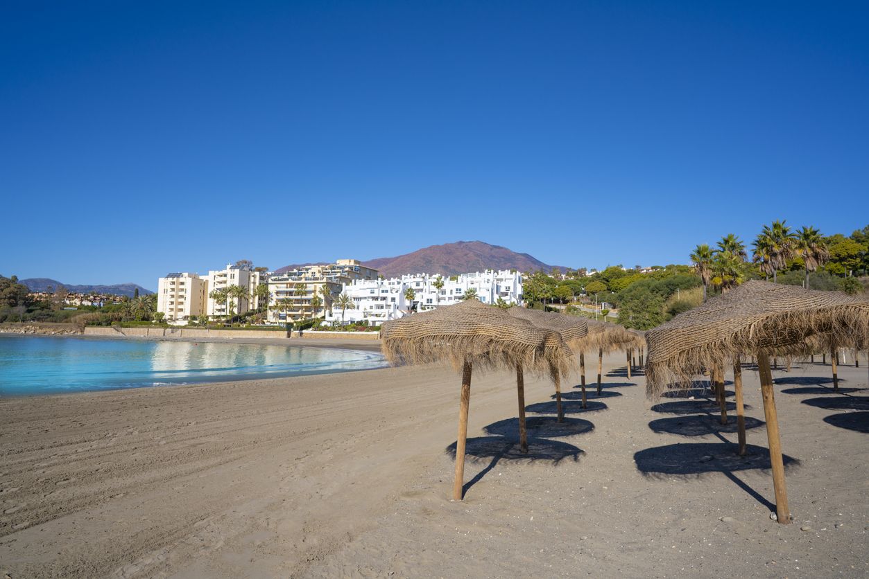 Imagina dar un paseo por la costa en Tesla...