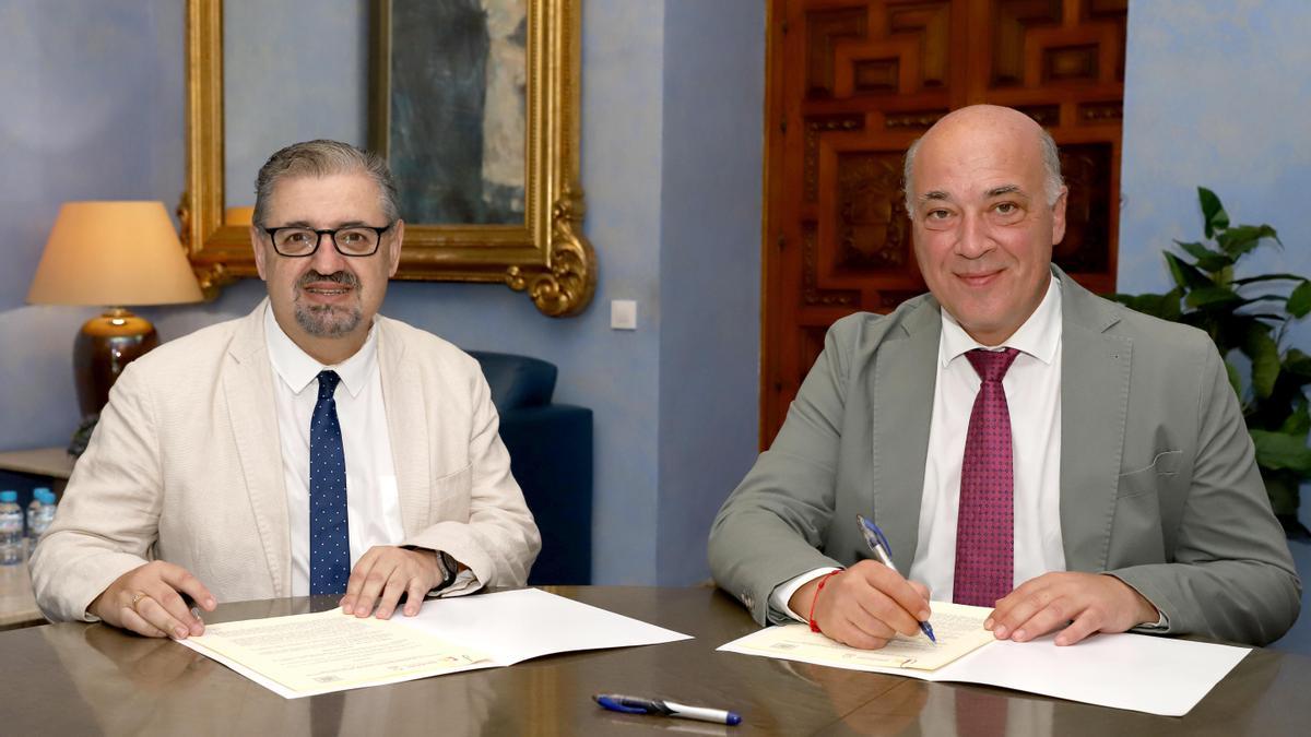 Firma convenio entre la Diputación y el Instituto Andaluz de los Castillos.