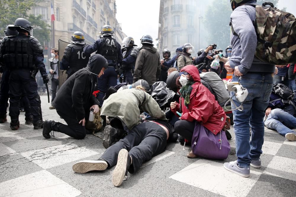 Batalla campal en París por la reforma laboral