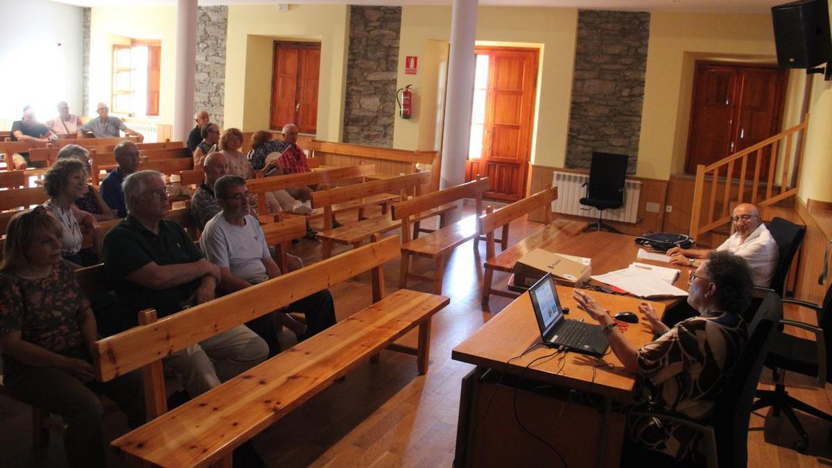 Mayte Romero Mato presenta en Villardeciervos y Puebla de Sanabria su investigación sobre el periódico de Sanabria y Carballeda “El Noroeste Zamorano”