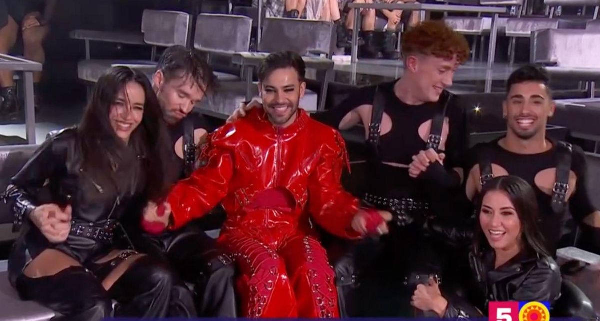 Mónica Peña (a la izquierda de la imagen), bailarina zamorana junto a Agoney.