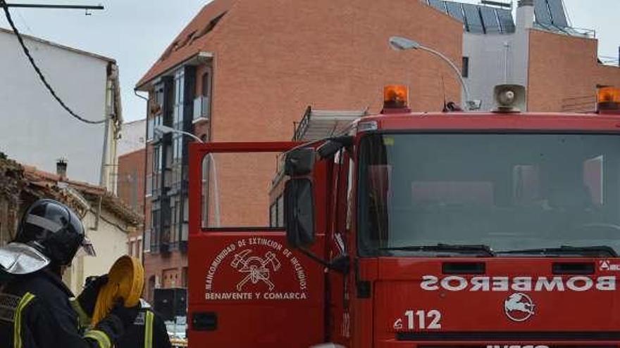 Bomberos de Benavente en un simulacro.