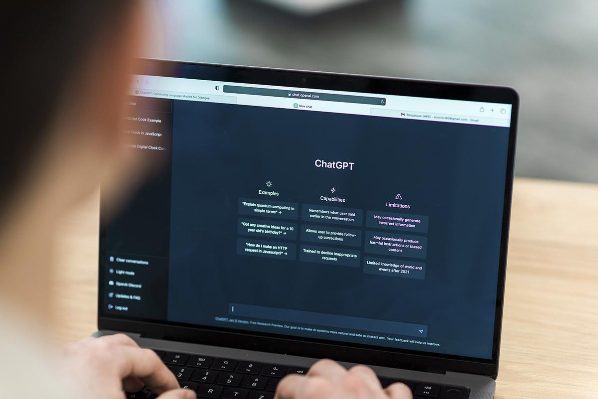 Utilització del ChatGPT en un portàtil
