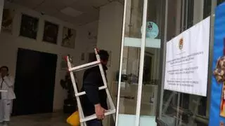 Alicante prepara obras de urgencia en el Museo de Hogueras y recurrirá al artista Pedro Soriano para restaurar los históricos ninots afectados