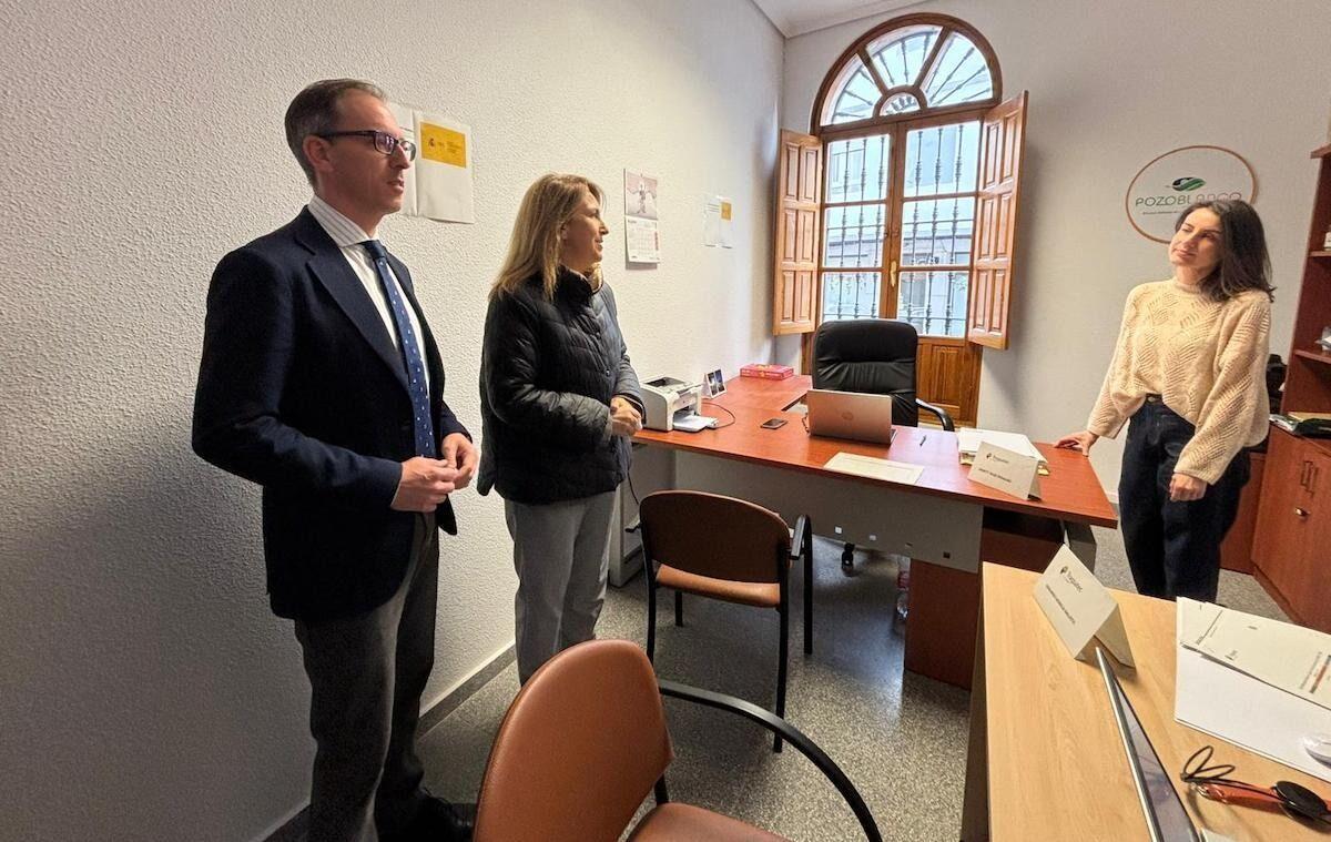 Ana López visita en Pozoblanco la oficina que gestionará las ayudas por el temporal.