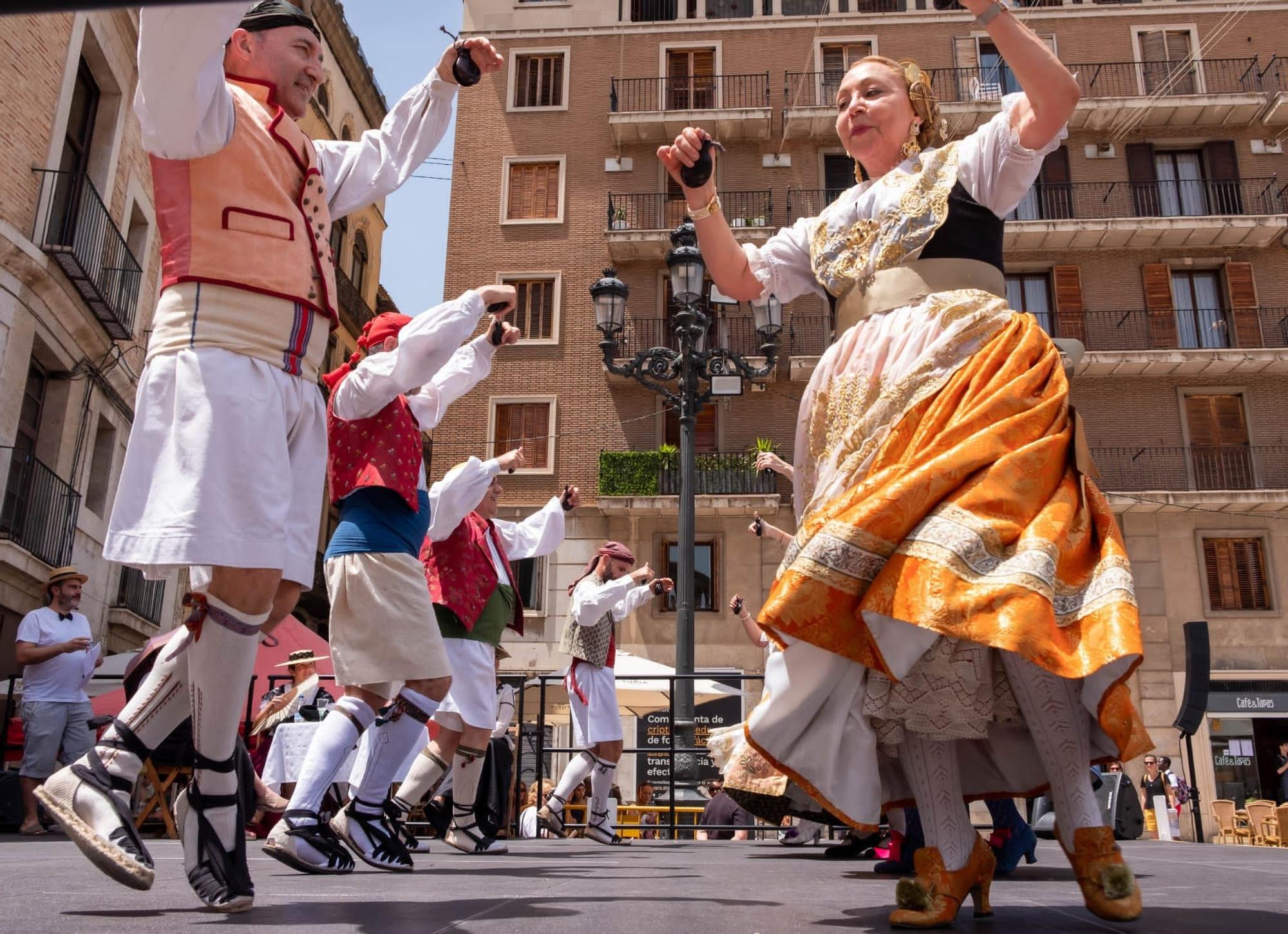 La falla Reina-Paz adelanta la Fira en los "balls al Carrer" de la JCF