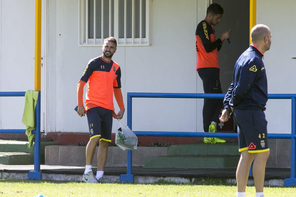 Salida de la UD Las Palmas hacia Granada