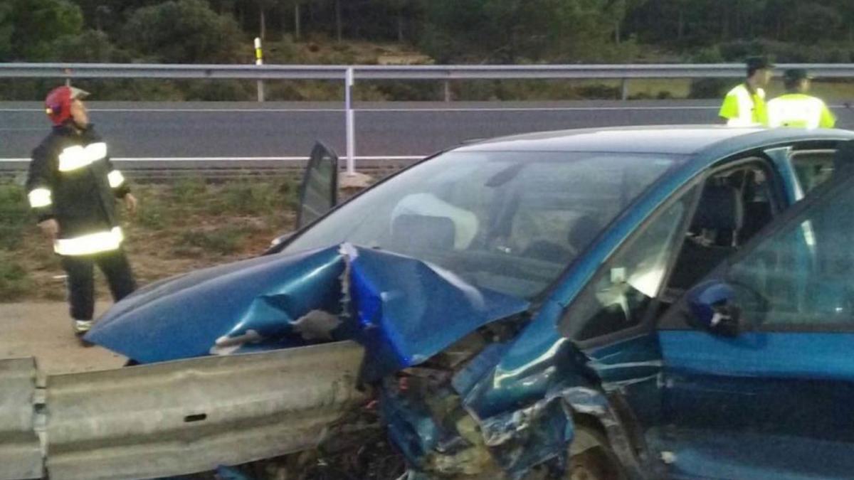 Estado en el que quedó el coche siniestrado. | LEVANTE-EMV