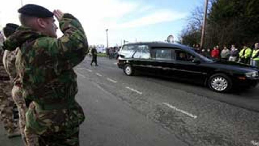 Tres detenidos por el asesinato de dos soldados en Irlanda del Norte