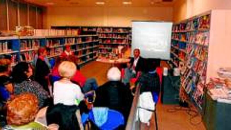 Visitas ilustres y solidaridad en la biblioteca