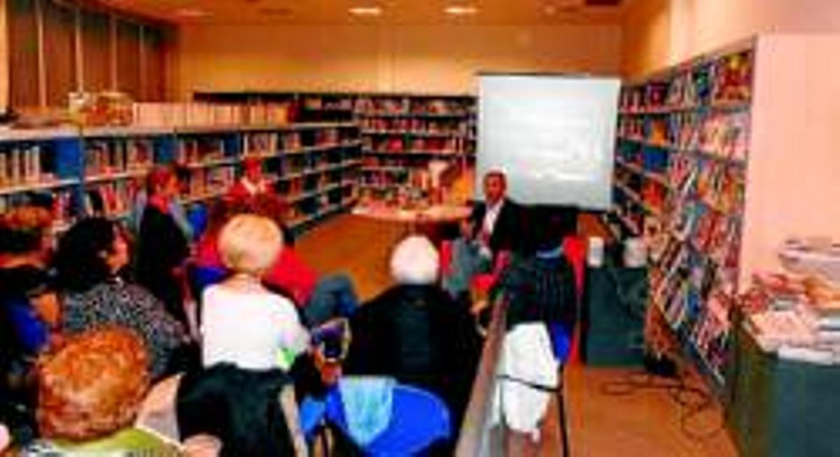 Visitas ilustres y solidaridad en la biblioteca
