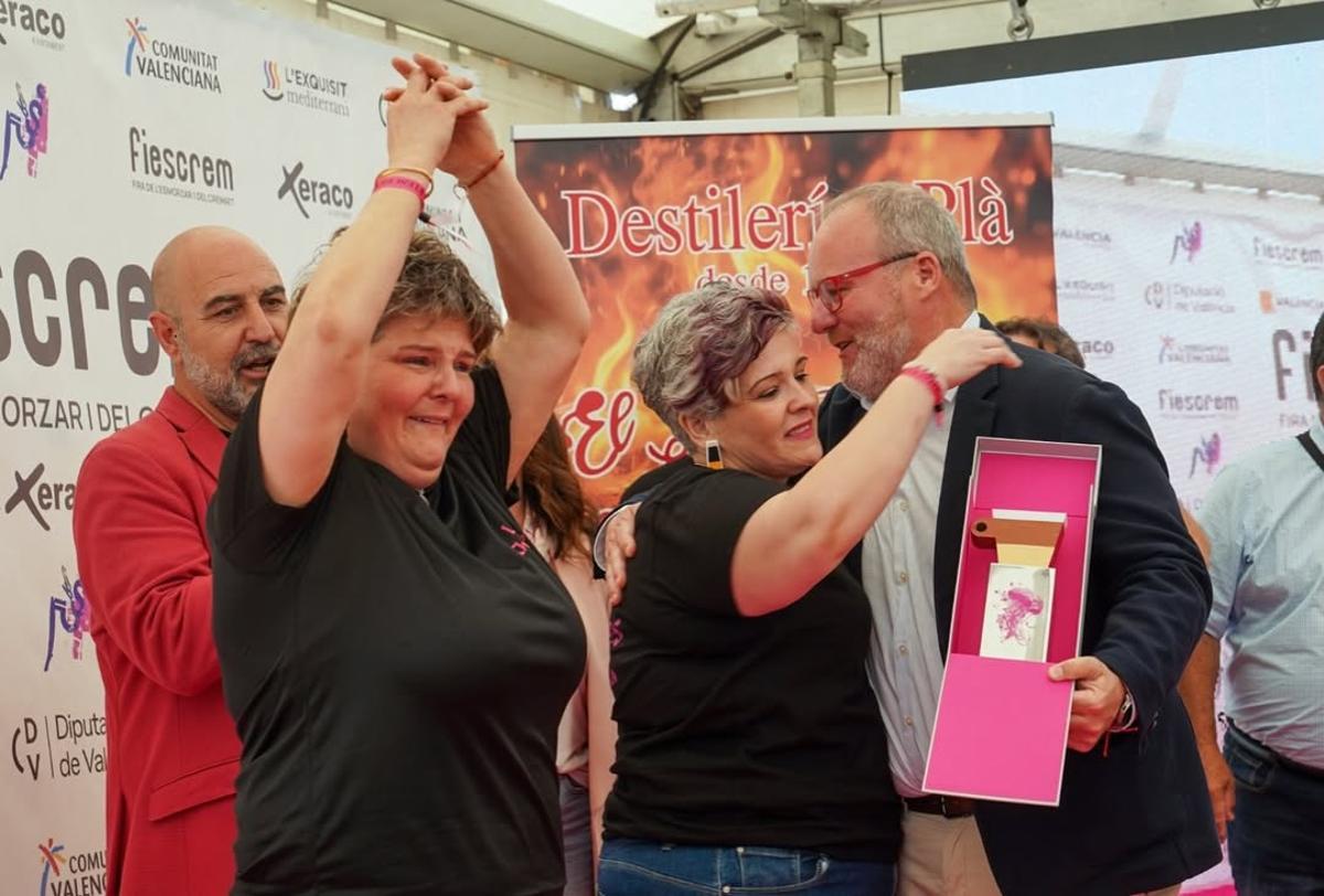 Emoción entre las ganadoras al mejor cremaet tradicional en Xeraco.