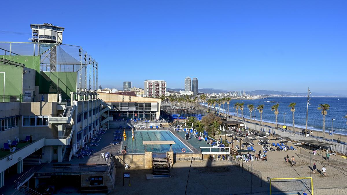 La piscina de agua de mar, junto a la que se construirá otra climatizada de 33 metros de largo y 25 de ancho.