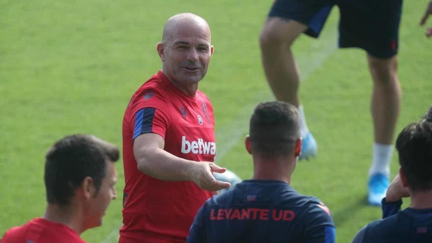 Paco López, en el entrenamiento de ayer en Orriols.