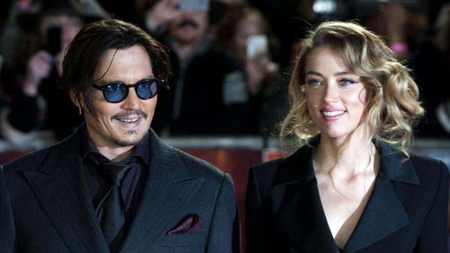 El actor Johnny Depp y su mujer, Amber Heard.