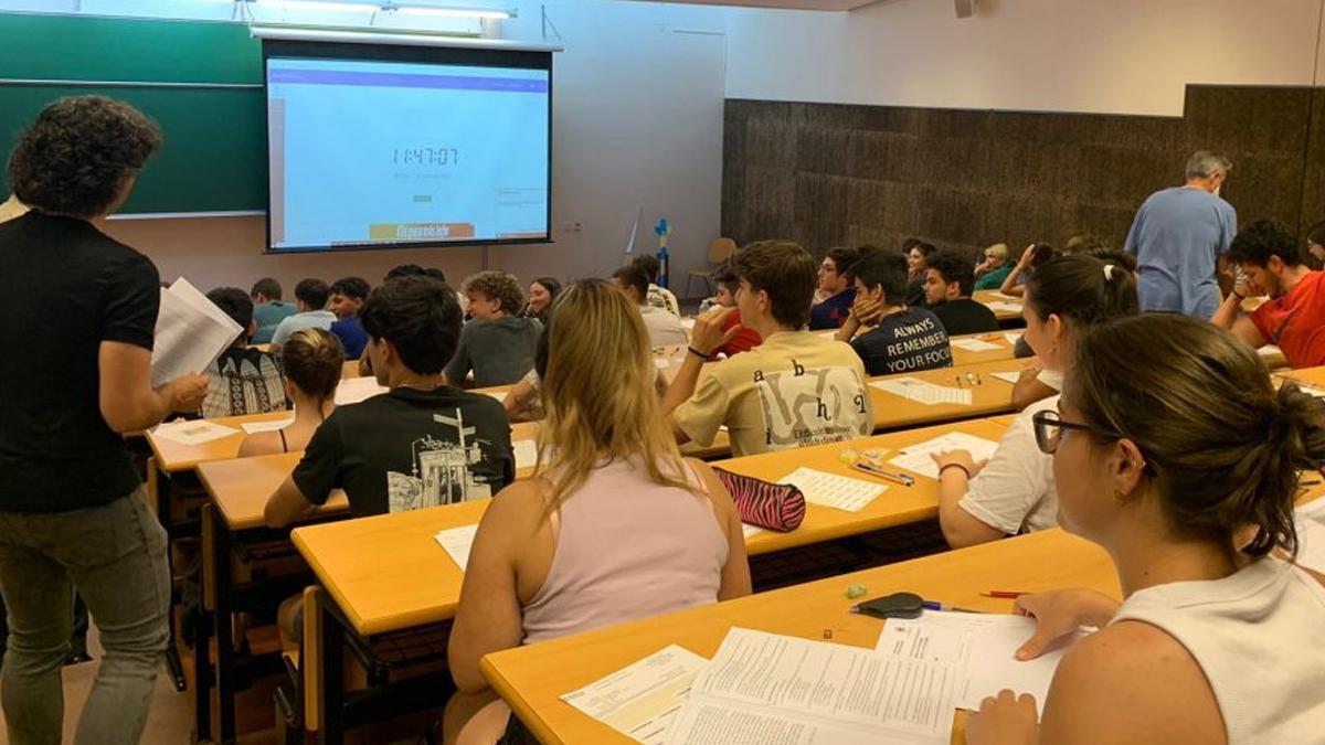 La institución académica ofrece más de 50 másteres oficiales.