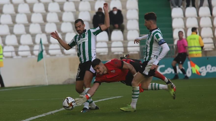 Acción del primer gol del Córdoba CF ante el Vélez en El Arcángel.