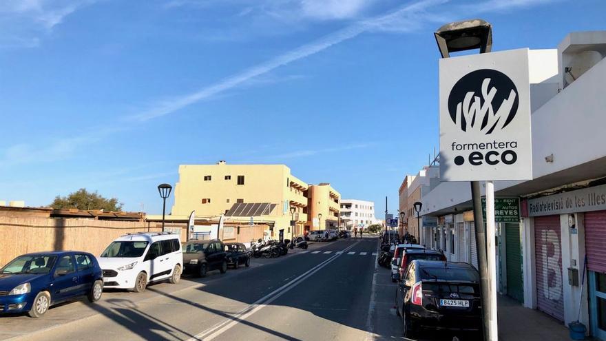 Poste de la regulación de vehículos en Formentera. | CIF