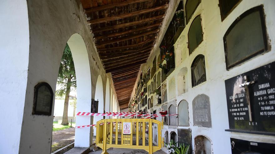 El deterioro de galerías de nichos del cementerio de Plasencia obliga a repararlas