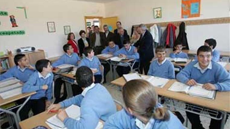 El colegio Nazaret inaugura su recinto en Mejostilla con las aulas al completo