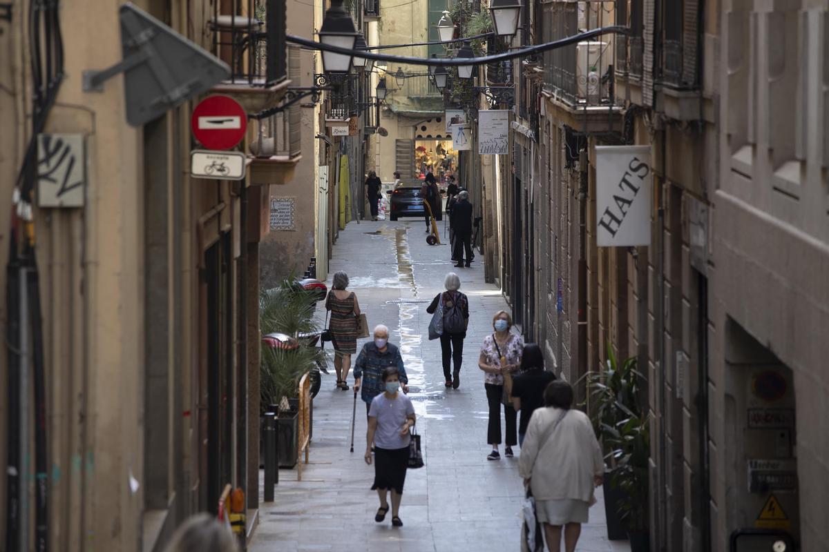 Ambiente en la calle de las Moles, que conecta Fontanella con Comtal.