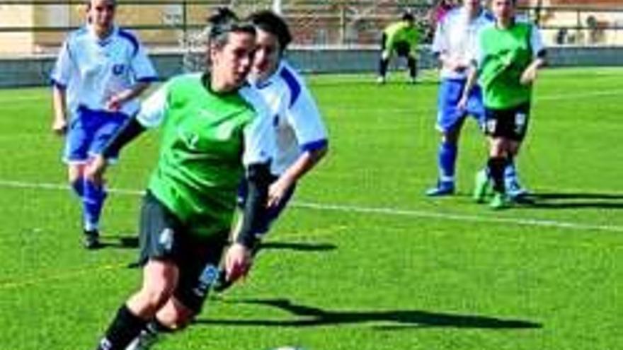 Extremadura y Comarca Llanos de Olivenza empatan a tres goles