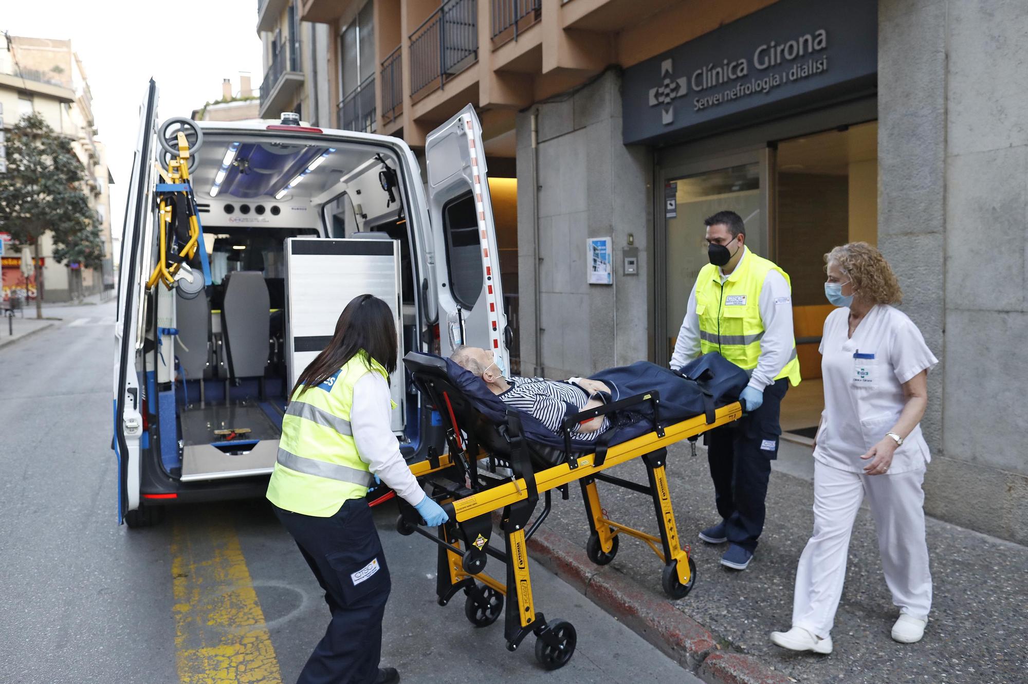 Així ha estat el trasllat dels pacients a la nova Clínica Girona