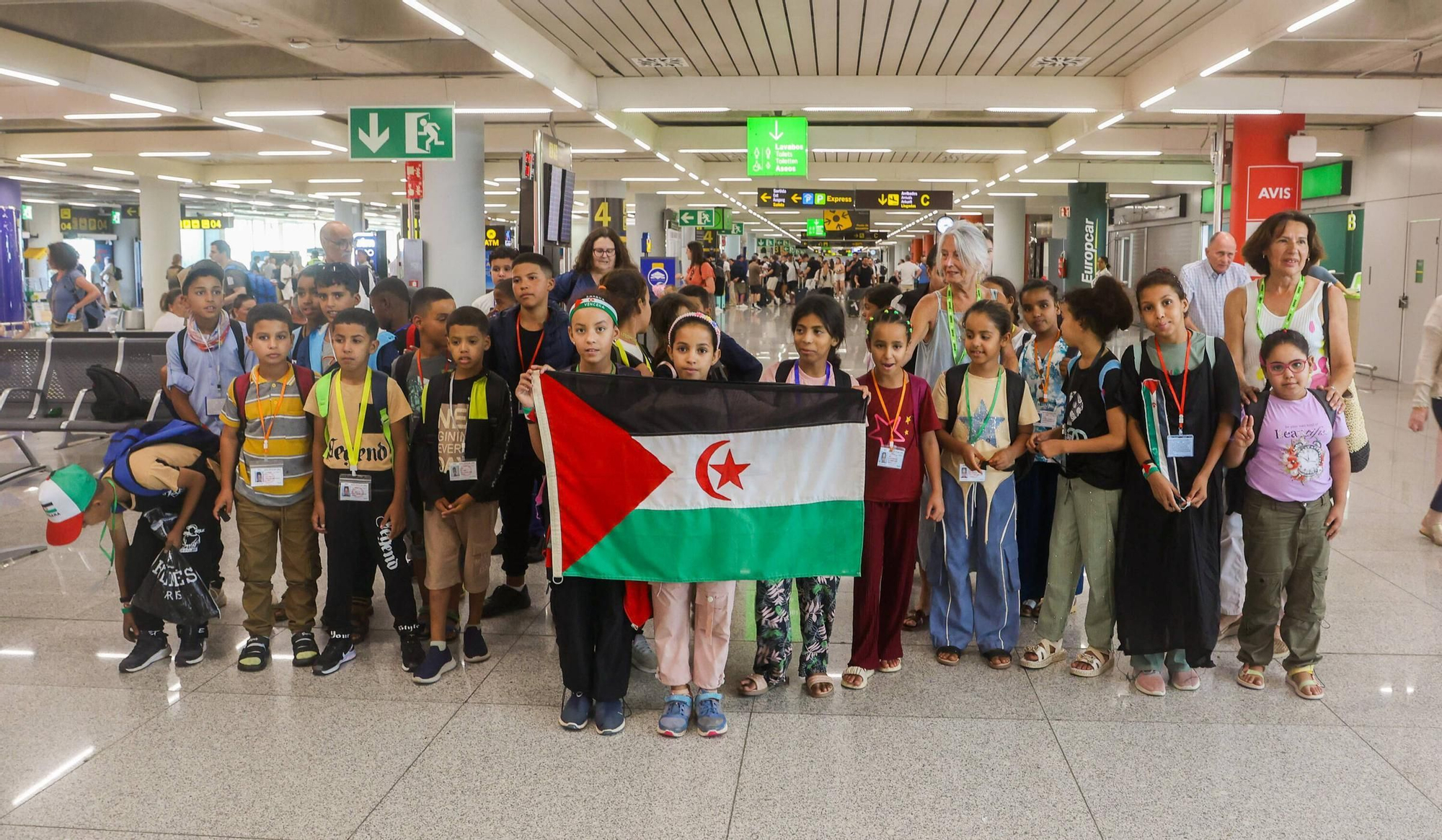 Del desierto al mar: 28 niños saharauis llegan a Mallorca para vivir un &quot;verano en paz&quot;