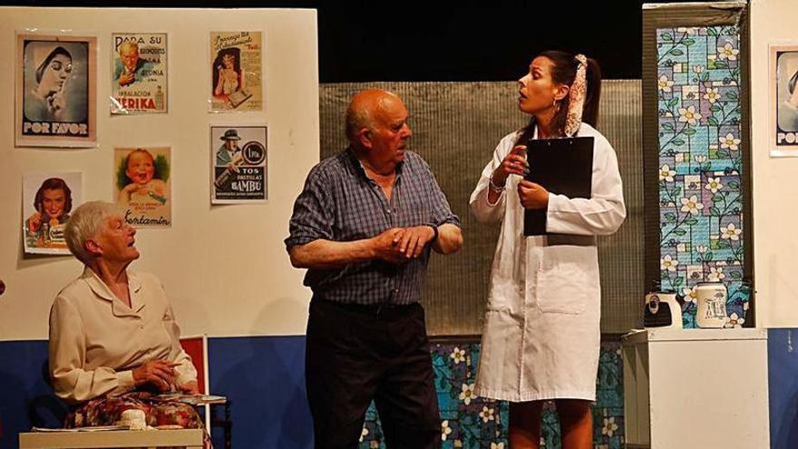 Representación de la obra “La consulta del doctor Mateo”, de “Teatro El Hórreo”. | Mara Villamuza