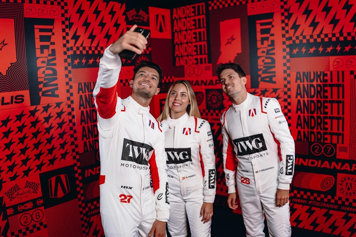 Nerea Martí, junto a los pilotos del Andretti Fórmula E.