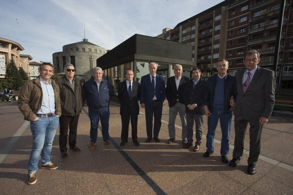 Vicente del Bosque participa en un acto con exjugadores del Oviedo