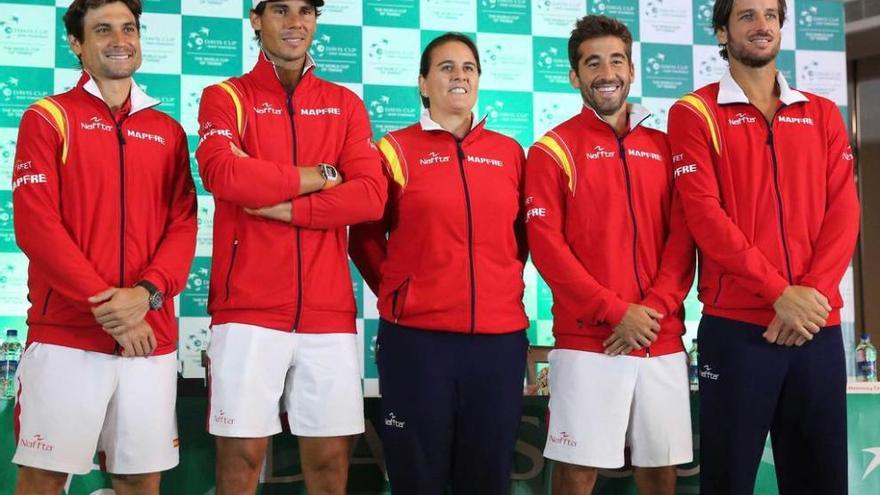 David Ferrer, Rafael Nadal, Conchita Martínez, Marc López y Feliciano López, ayer en Nueva Delhi.