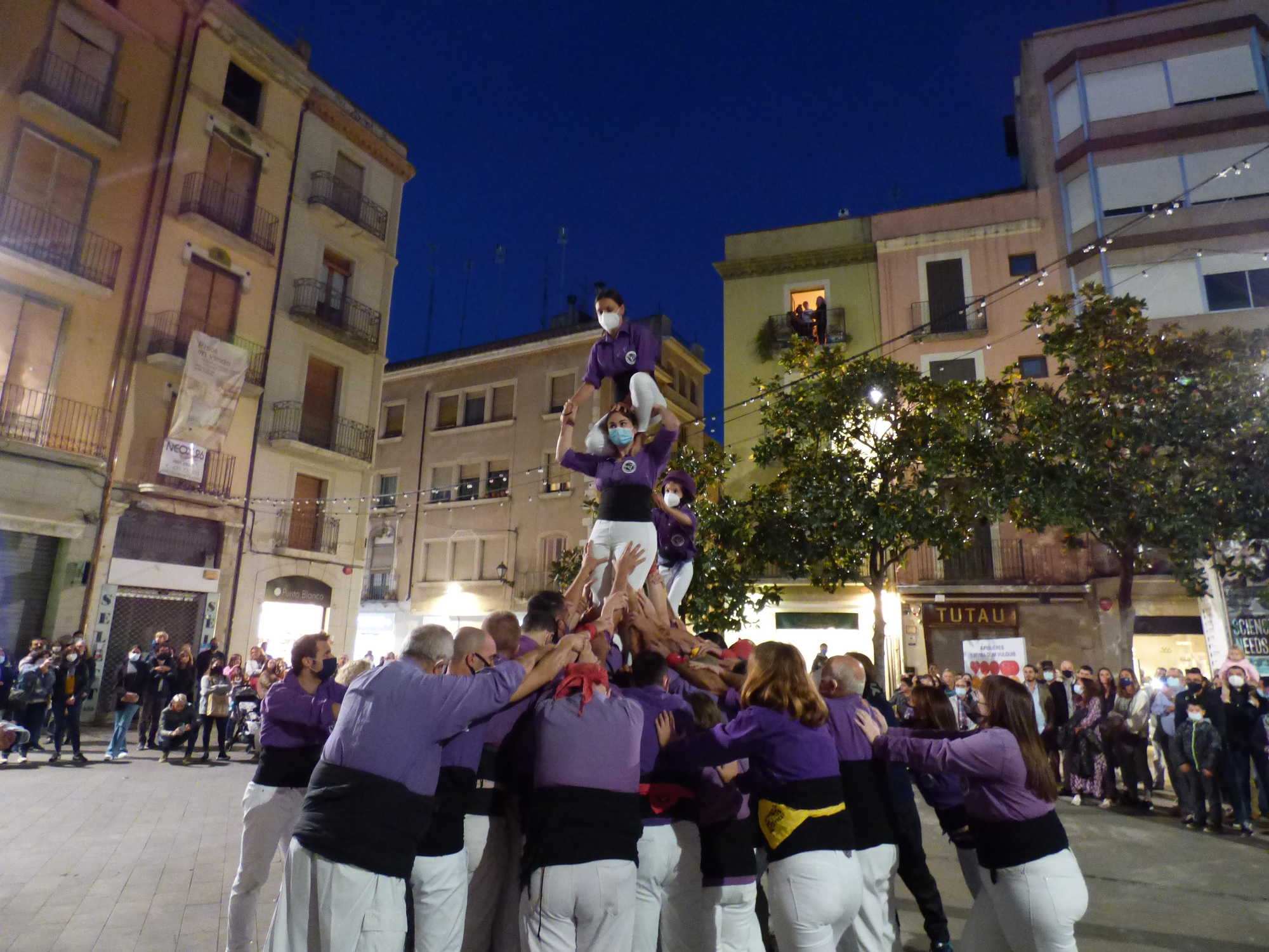 La Colla Castellera de Figueres torna a la plaça de l’Ajuntament després d’un any i mig