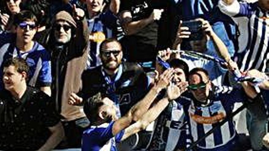 Lucas Pérez celebra el gol del empate ante el Athletic.