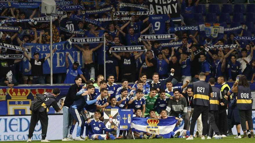 El “hay que jugar” y un autobús que alucinó: así empezó a ganar el Real Oviedo el derbi