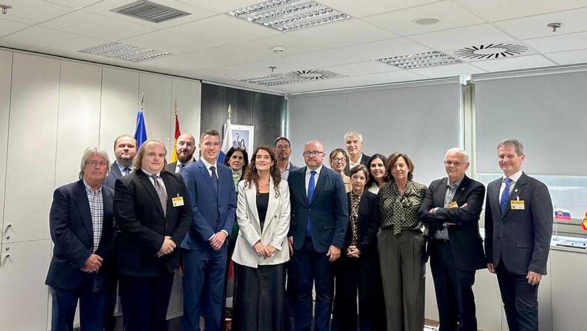 Imagen de los participantes en la reunión mantenida en el Ministerio de Ciencia, Innovación y Universidades