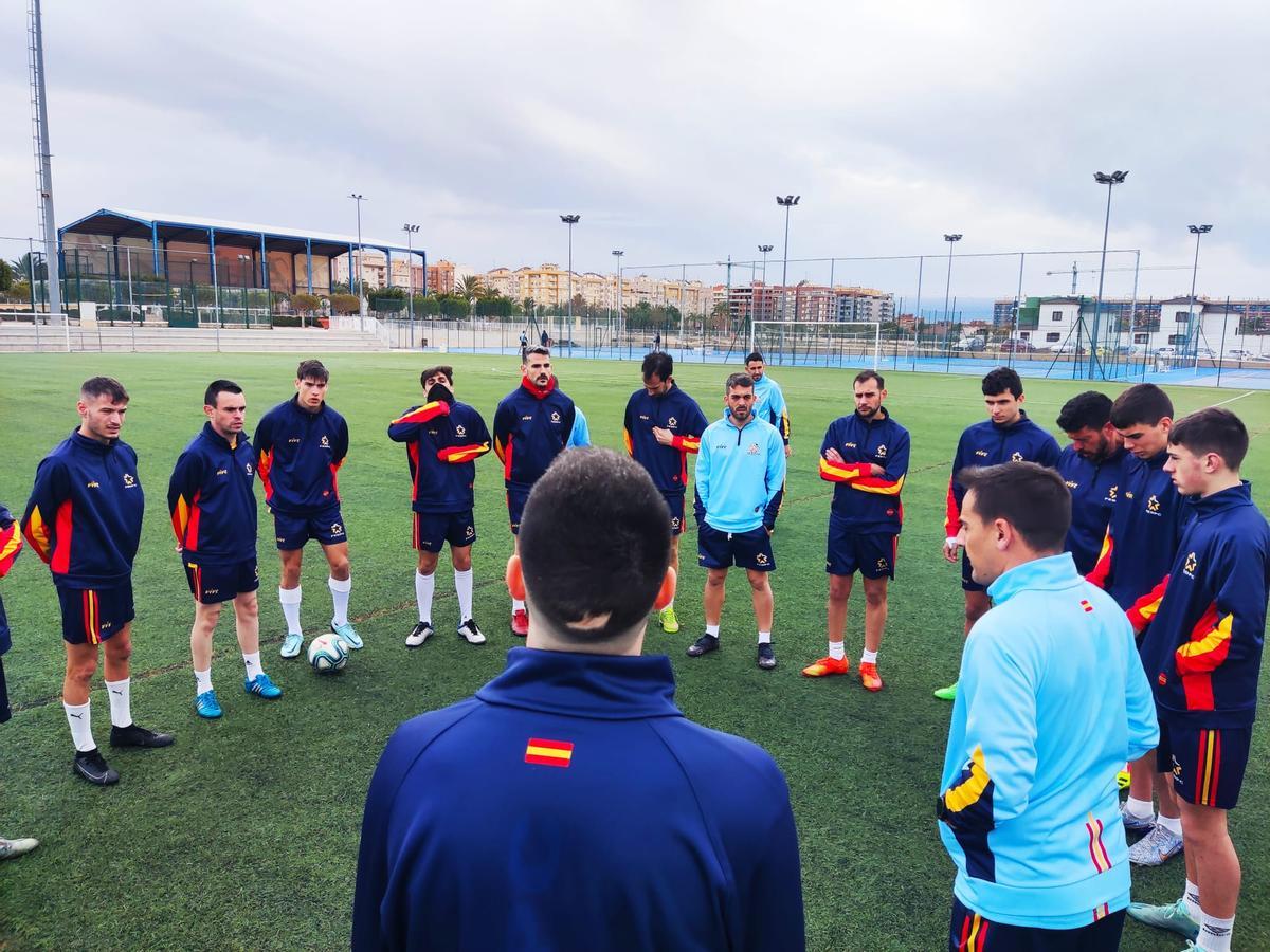 La selección española de fútbol paralímpico en las instalaciones de la UMH en Elche