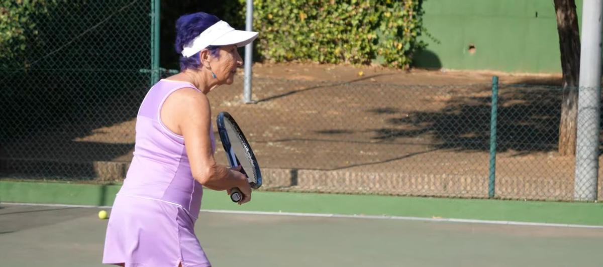 Teresa Morillo durante un entrenamiento de tenis.