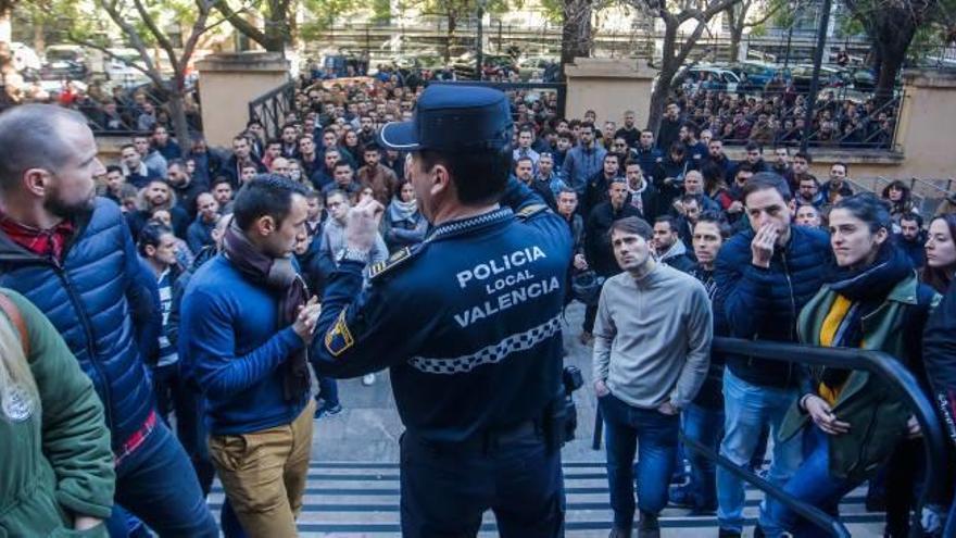 Escabechina en las oposiciones de la Policía Local de València
