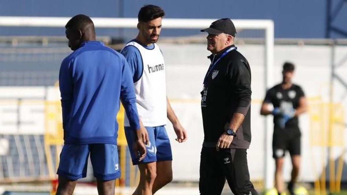 El Málaga CF entrenó este miércoles con tres ausencias.