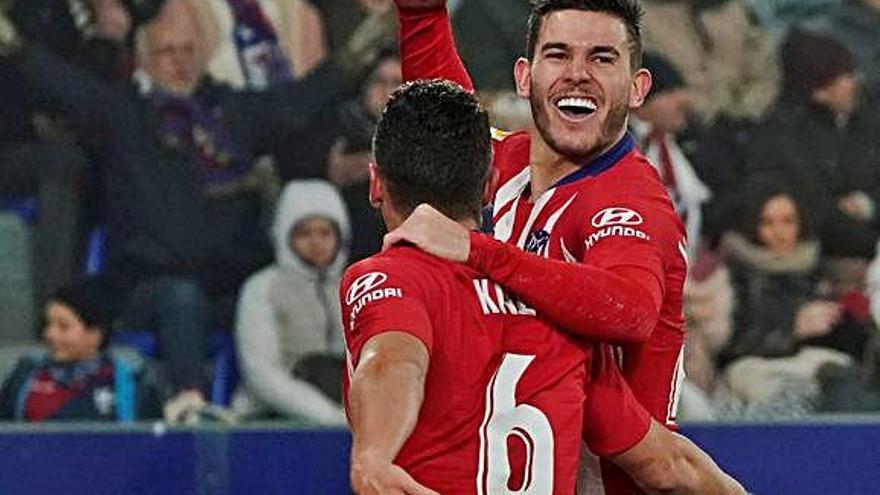 Lucas Hernández celebra un gol con el Atlético.